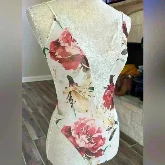 Windsor - Floral Bodysuit Xsmall - Picture 3 of 16